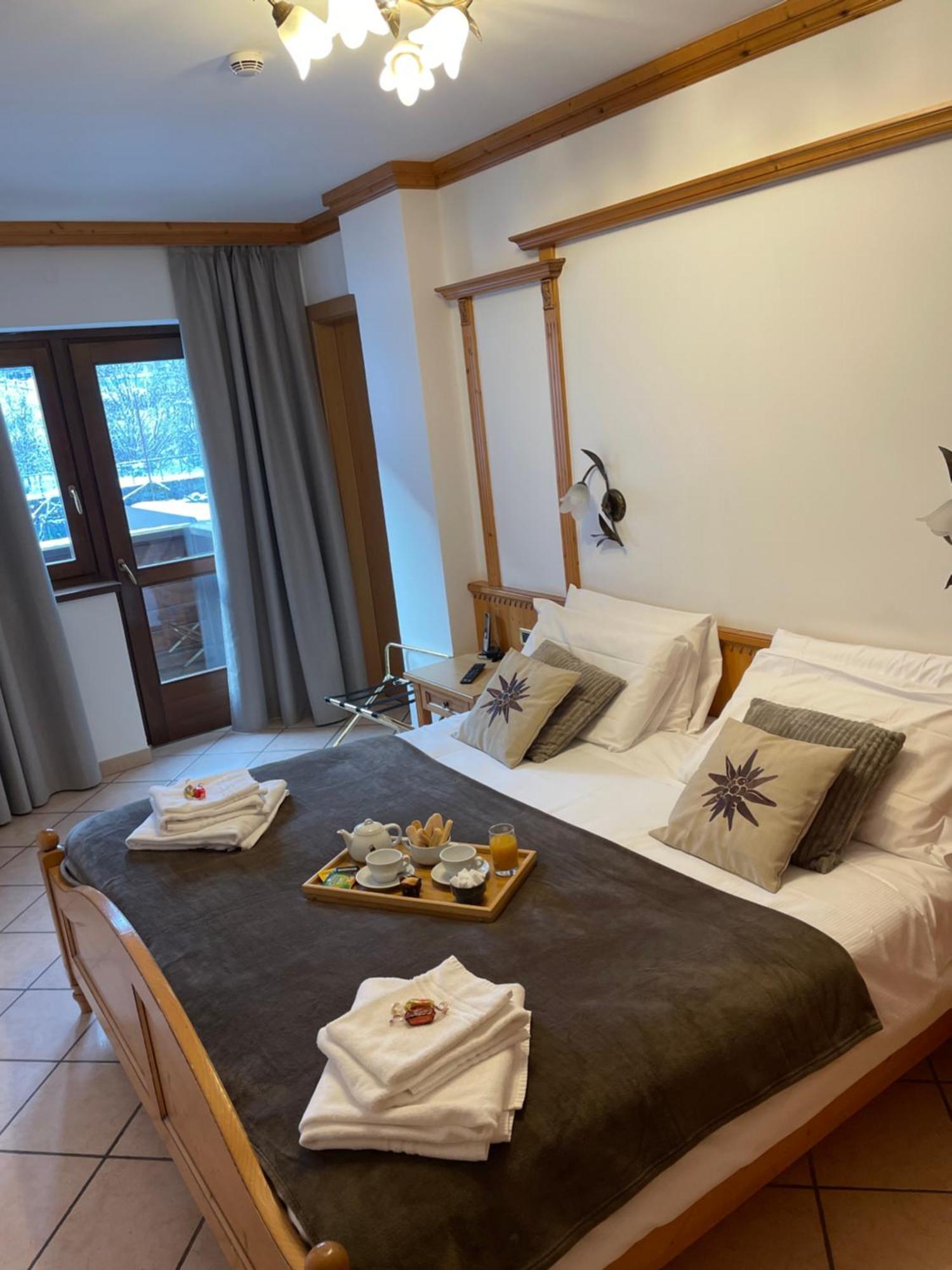 Hotel Valle Verde - Rent Ski & Bike タルヴィージオ エクステリア 写真